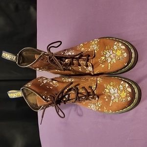 Very rare! Castel Dr. Martin fabric Victorian floral brown boots size 11w